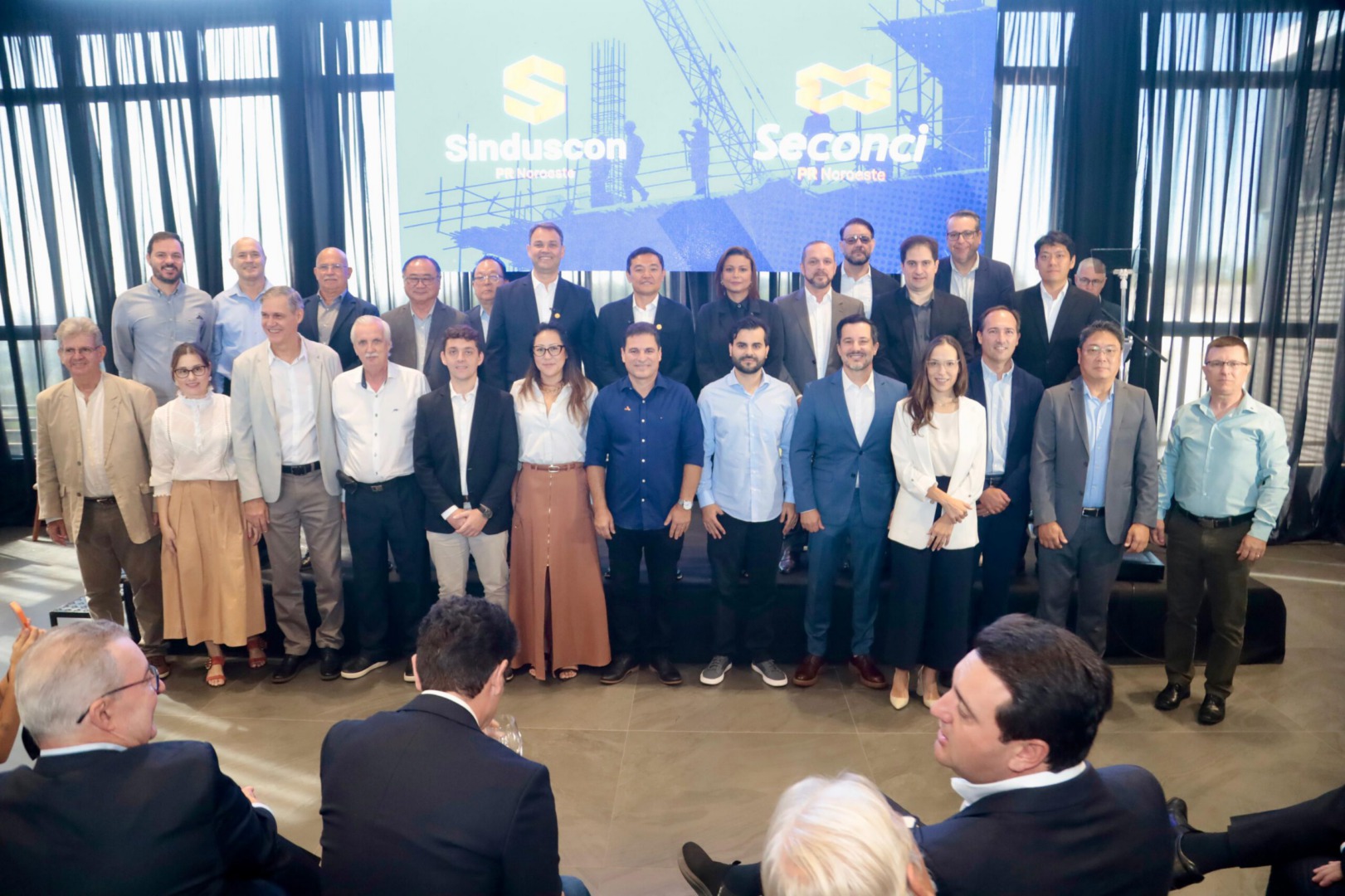 Sinduscon/pr-noroeste empossa iretoria com presença do governador e lideranças