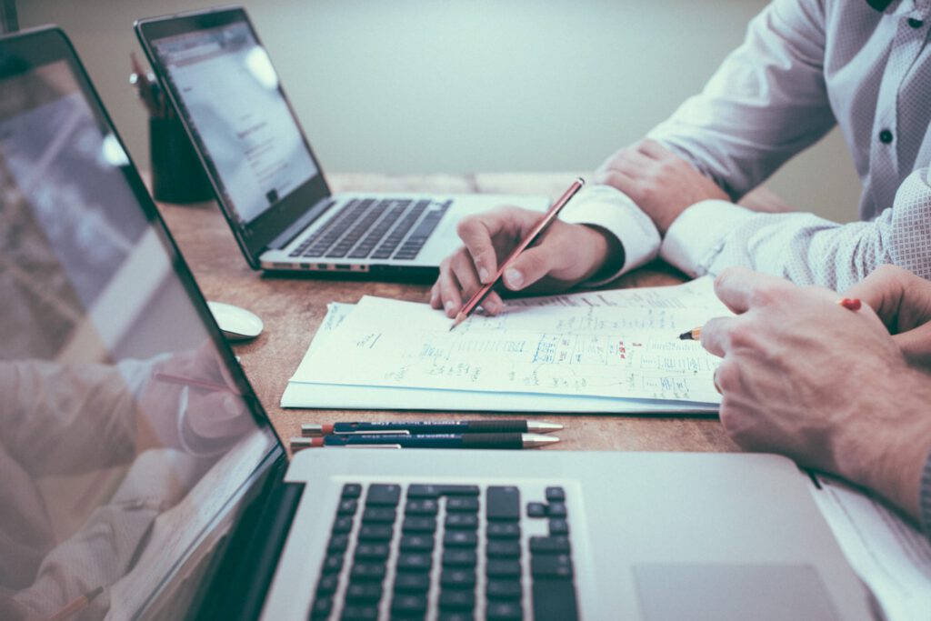 Documentos e contratos de licitação